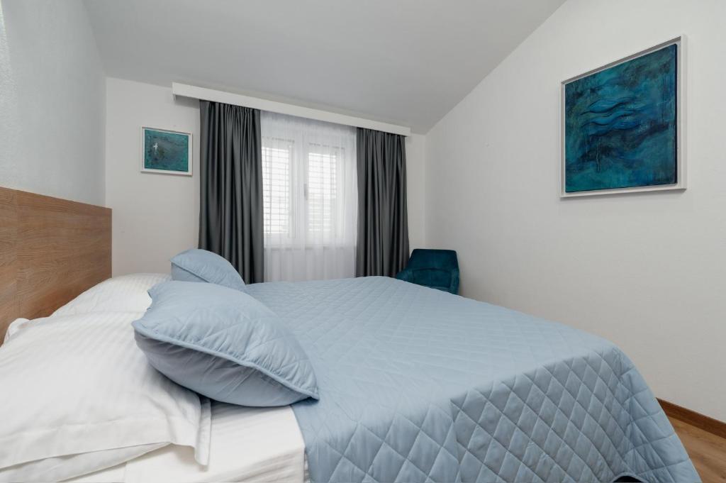 Apartments Kudelik - Two-Bedroom Apartment With Sea View