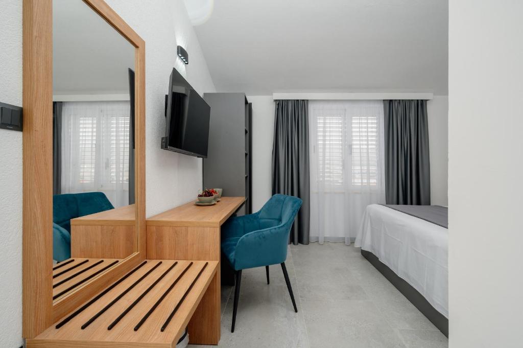 Televízia a/alebo spoločenská miestnosť v ubytovaní Apartments Kudelik