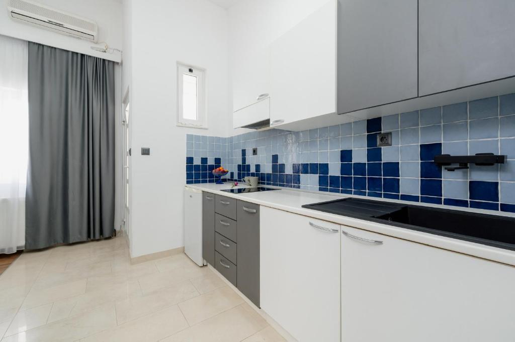 Kuchyňa alebo kuchynka v ubytovaní Apartments Kudelik