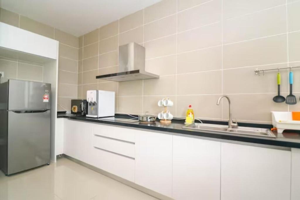Kuchyň nebo kuchyňský kout v ubytování D'Pristine Medini Johor Bahru