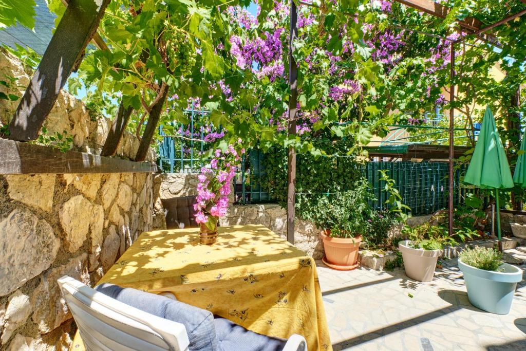 Apartments with a parking space Losinj, Losinj - 23373