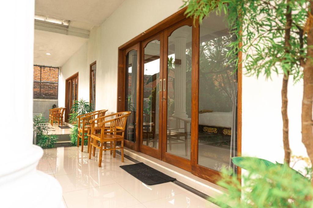 Posezení v ubytování Srinadi Guest House Lovina