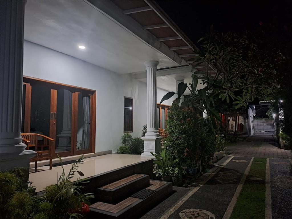Zahrada ubytování Srinadi Guest House Lovina