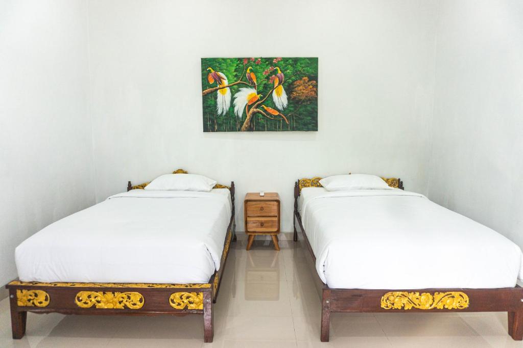 Postel nebo postele na pokoji v ubytování Srinadi Guest House Lovina