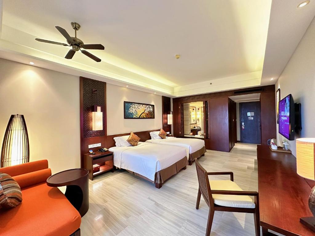 Postel nebo postele na pokoji v ubytování Crowne Plaza Danang Hotel & Resort