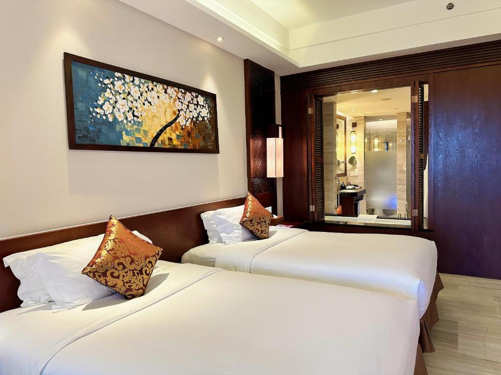Postel nebo postele na pokoji v ubytování Crowne Plaza Danang Hotel & Resort