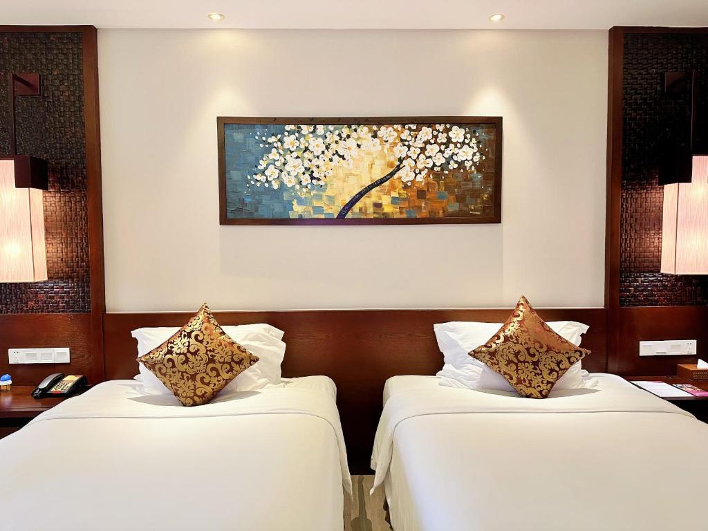 Postel nebo postele na pokoji v ubytování Crowne Plaza Danang Hotel & Resort