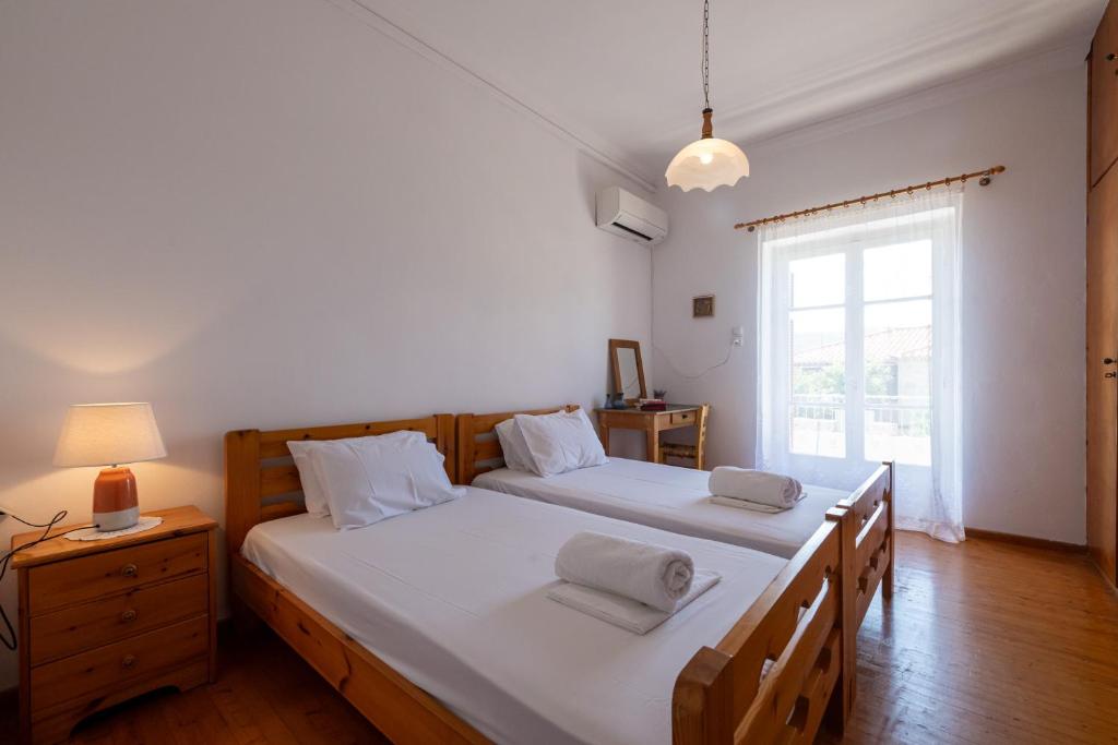Postel nebo postele na pokoji v ubytování Chrysanthi Apartments Kardamili