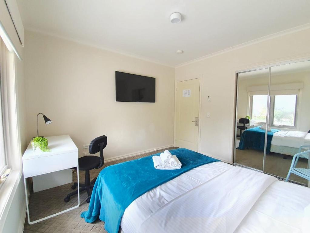Postel nebo postele na pokoji v ubytování 228G - Large Premium Rooms in Shared Space in Brunswick!