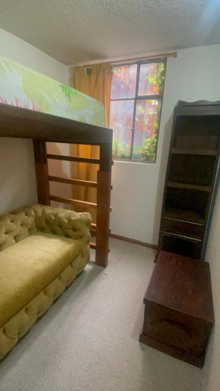 Postel nebo postele na pokoji v ubytování ITCHIMBIA GARDEN con la mejor vista de Quito y SPA