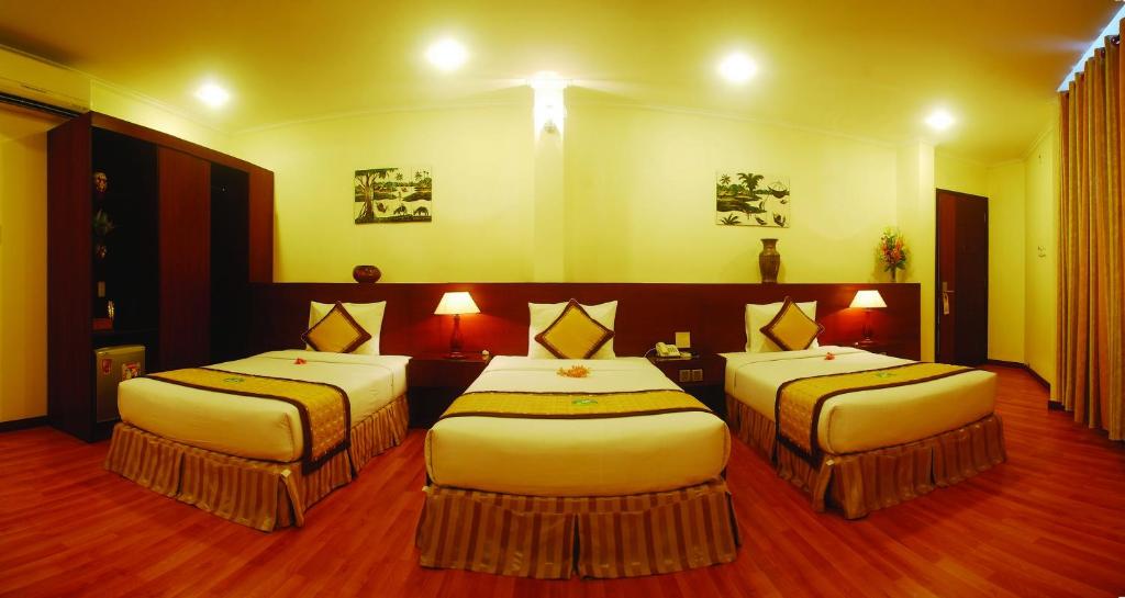 Hau Giang Hotel - Deluxe Triple Room