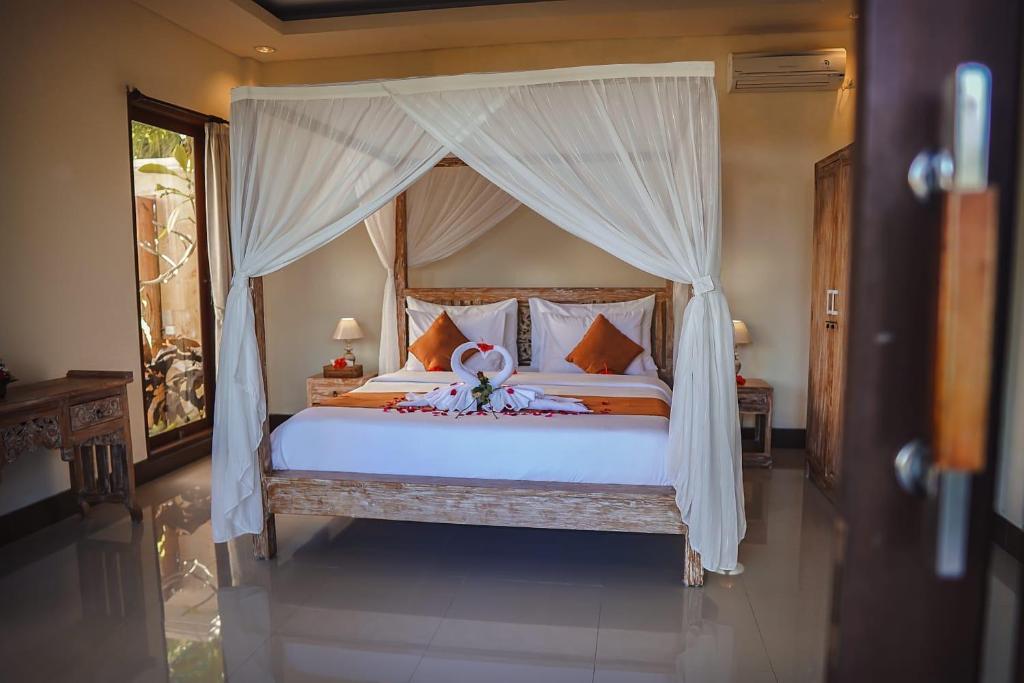 Postel nebo postele na pokoji v ubytování Wardana Ubud Villa