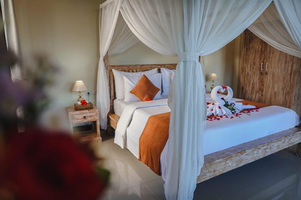 Postel nebo postele na pokoji v ubytování Wardana Ubud Villa