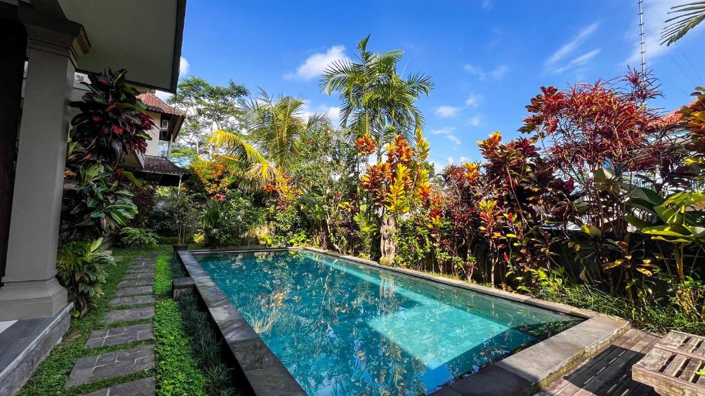 Bazén v ubytování Wardana Ubud Villa nebo v jeho okolí