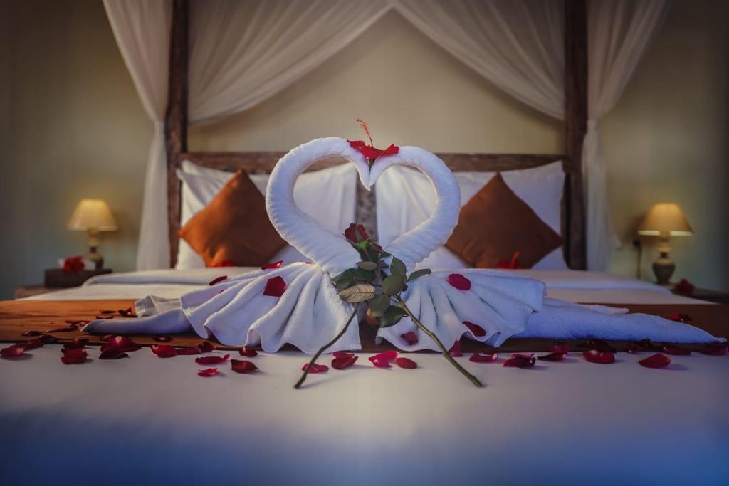 Postel nebo postele na pokoji v ubytování Wardana Ubud Villa