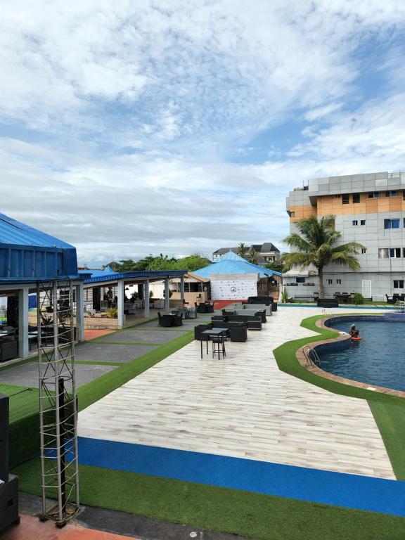 Bazén v ubytování Paradise Beach Resort Lagos nebo v jeho okolí