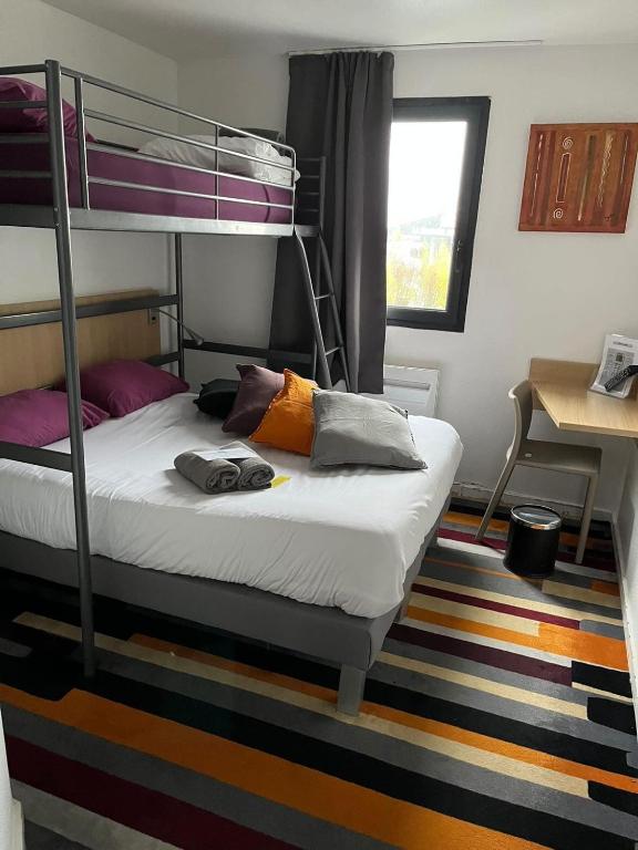 Kyriad Direct La Rochelle Aytré - Triple Room - 1 Double Bed 1 Single Bed