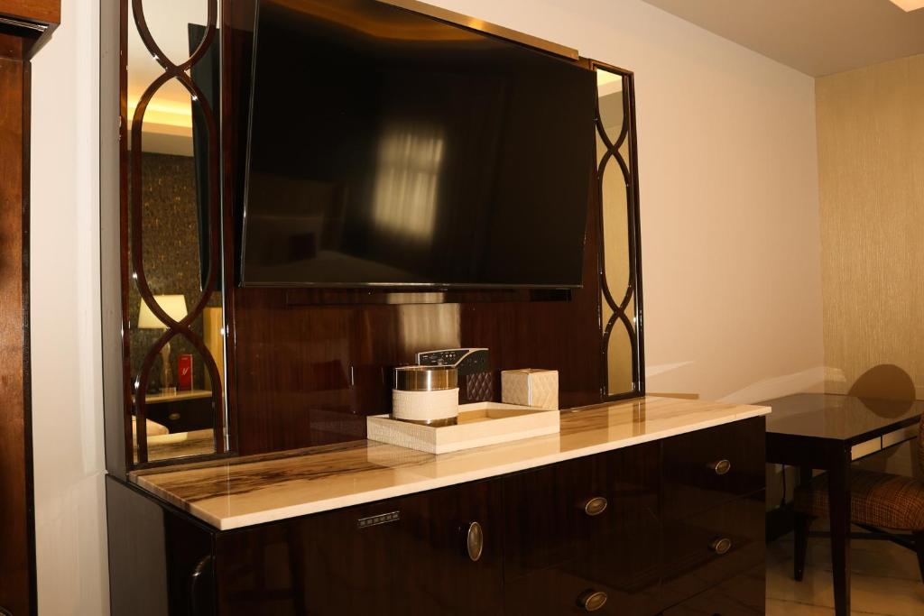 Příslušenství pro přípravu čaje a kávy v ubytování Hotel West Plaza