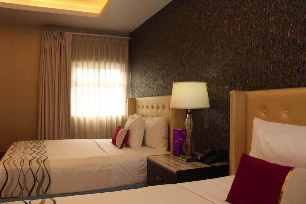 Postel nebo postele na pokoji v ubytování Hotel West Plaza