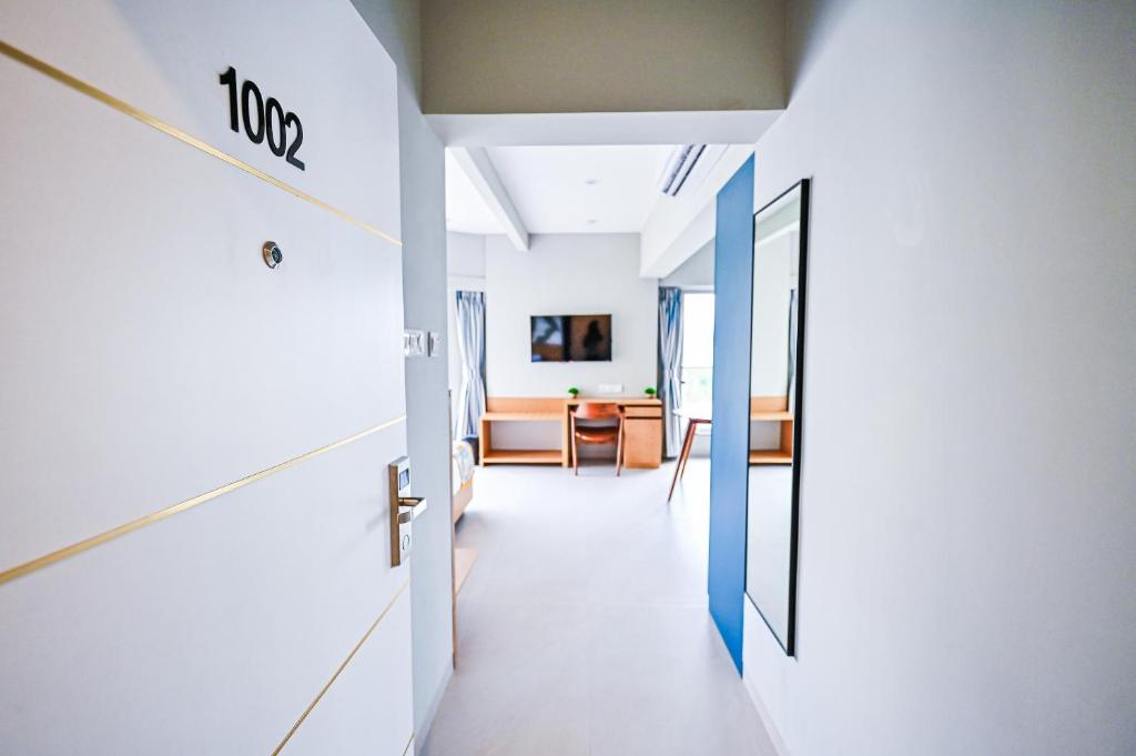 TV a/nebo společenská místnost v ubytování Indie Stays Studios, Chembur