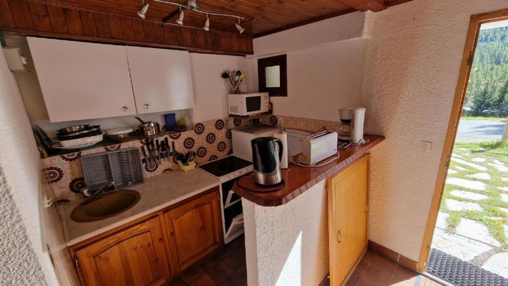 Kuchyňa alebo kuchynka v ubytovaní Chalet l'Acinos