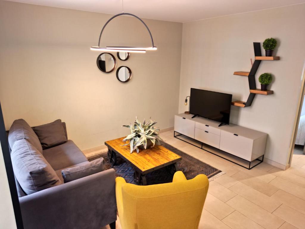 a living room with a couch and a table and a tv at Apartament Els Ducs in Cardona