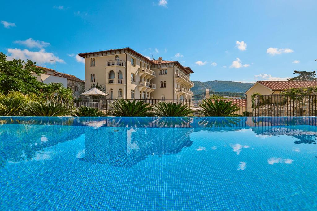 Бассейн в Arbiana Heritage Hotel или поблизости