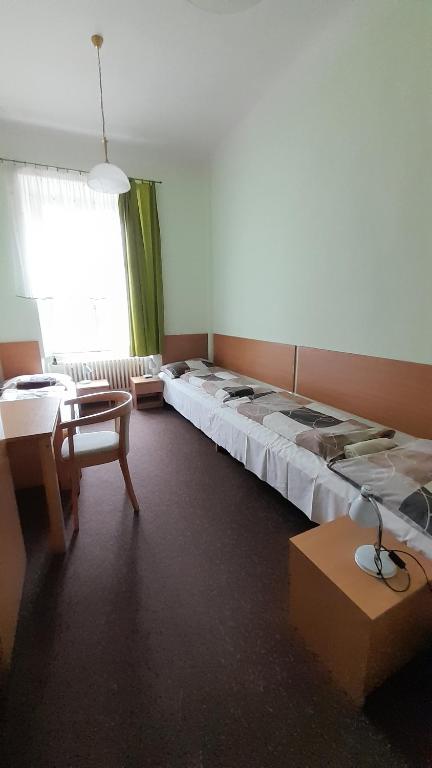 Penzion na zámku Bartošovice - Chambre Quadruple Avec Salle De Bain Privée