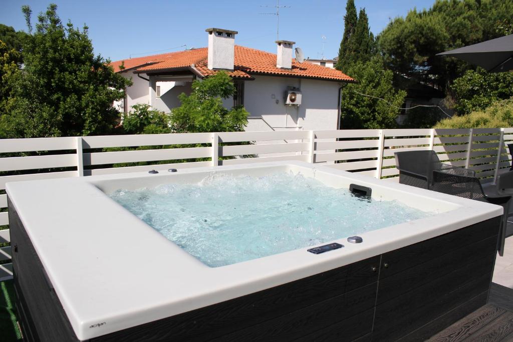Bazén v ubytování Hotel Paradiso nebo v jeho okolí