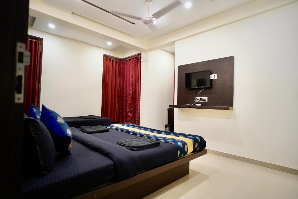 TV a/nebo společenská místnost v ubytování Hotel Shri Govind