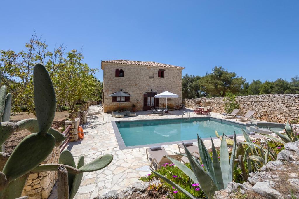The swimming pool at or close to Aresti Mountain Resort