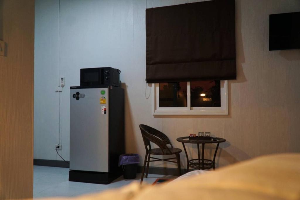 Kuchyň nebo kuchyňský kout v ubytování ฟ้ารีสอร์ต FAH Resort