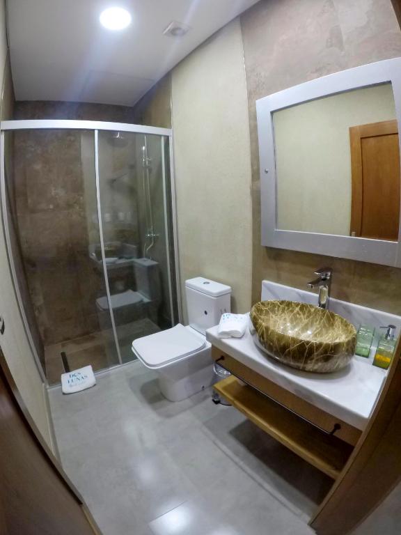 Baðherbergi á Dos Lunas Aparthotel