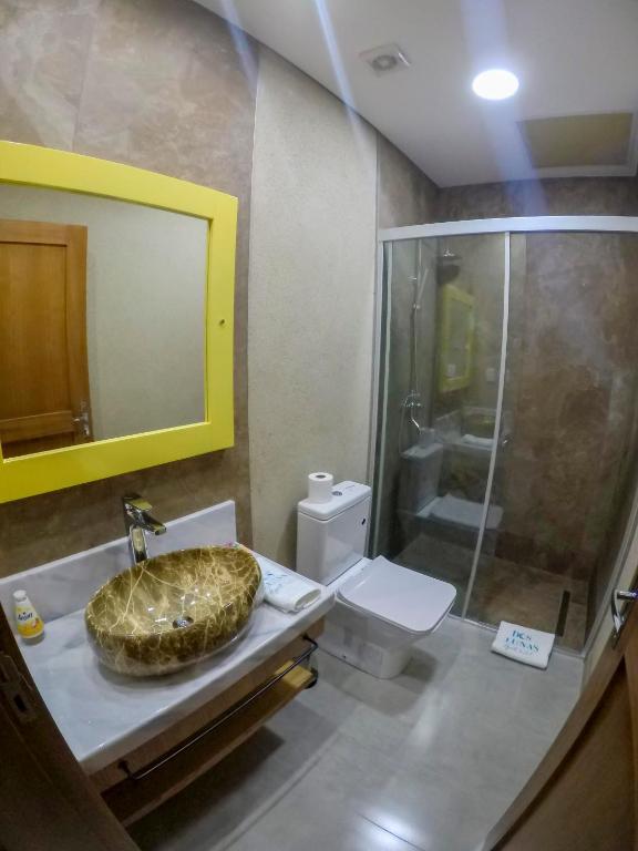 Baðherbergi á Dos Lunas Aparthotel