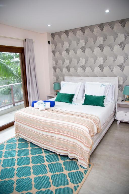Rúm í herbergi á Dos Lunas Aparthotel