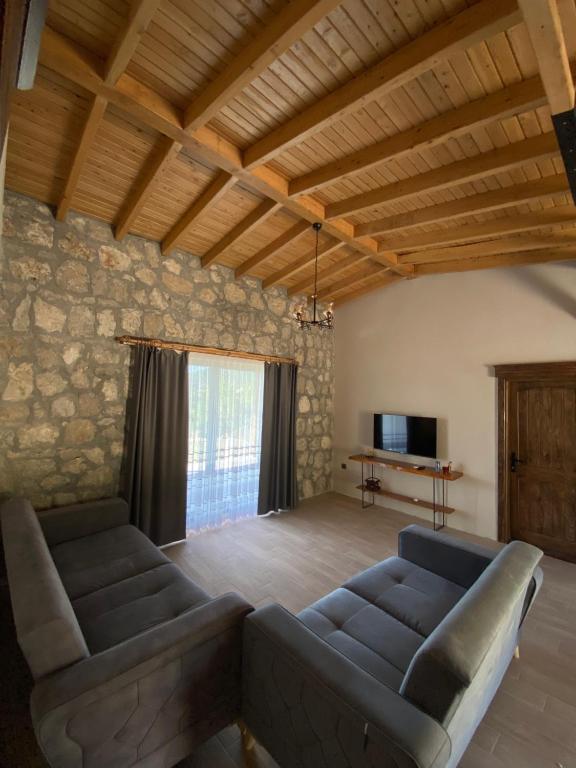 TV a/nebo společenská místnost v ubytování Adrasantasev ali baba