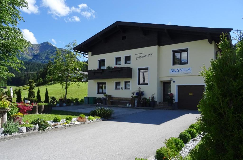 Výhľad na hory alebo výhľad na hory priamo z apartmánu