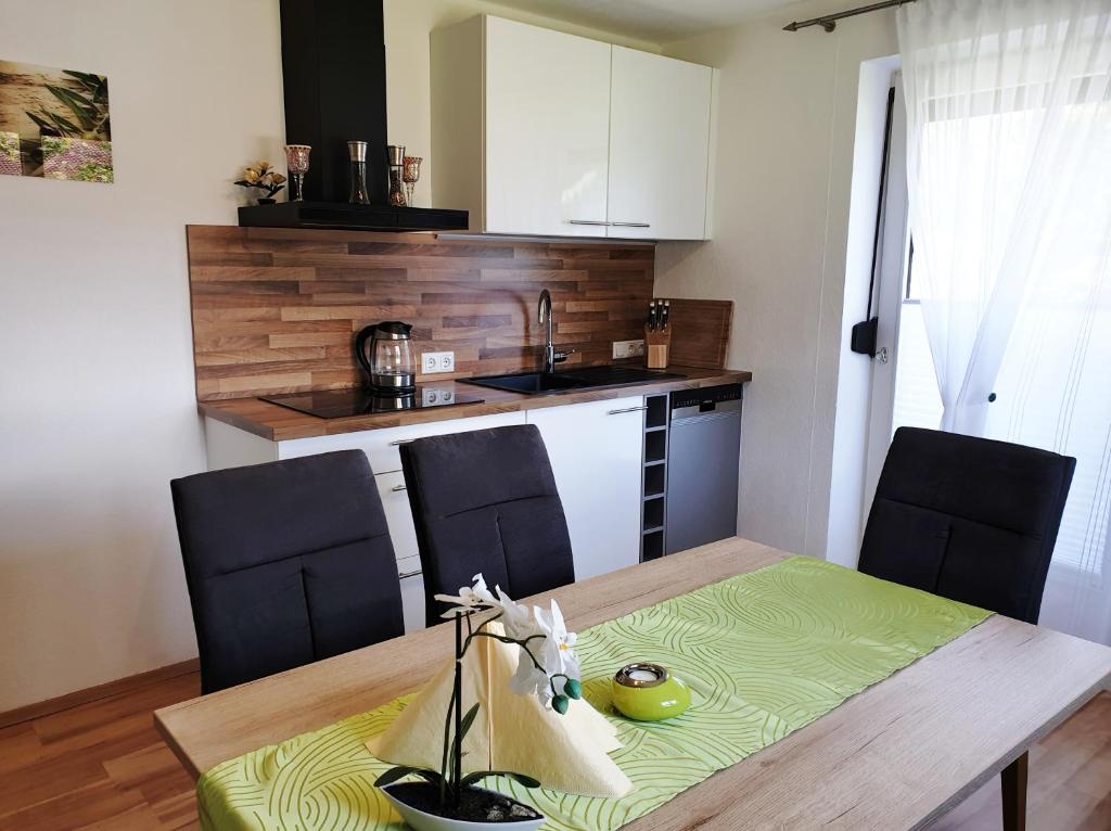 Kuchyňa alebo kuchynka v ubytovaní Ferienwohnung Mitterherzog