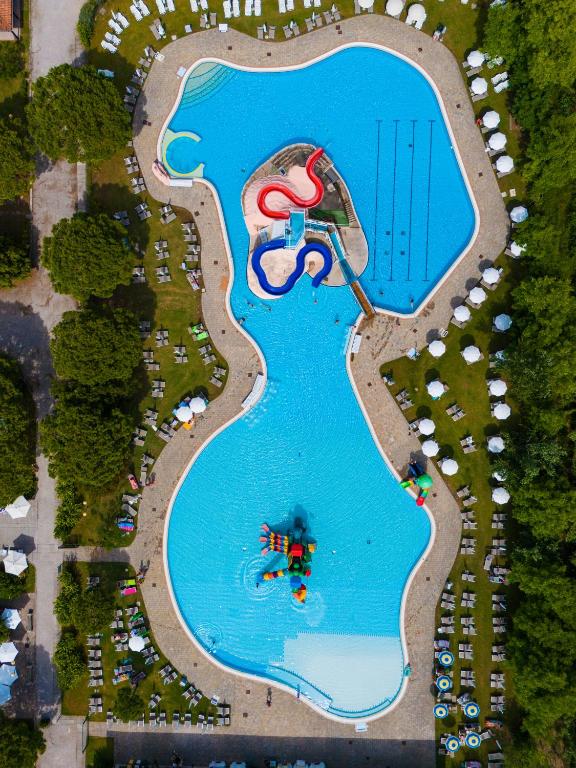 The swimming pool at or close to Villaggio Ca' Laguna