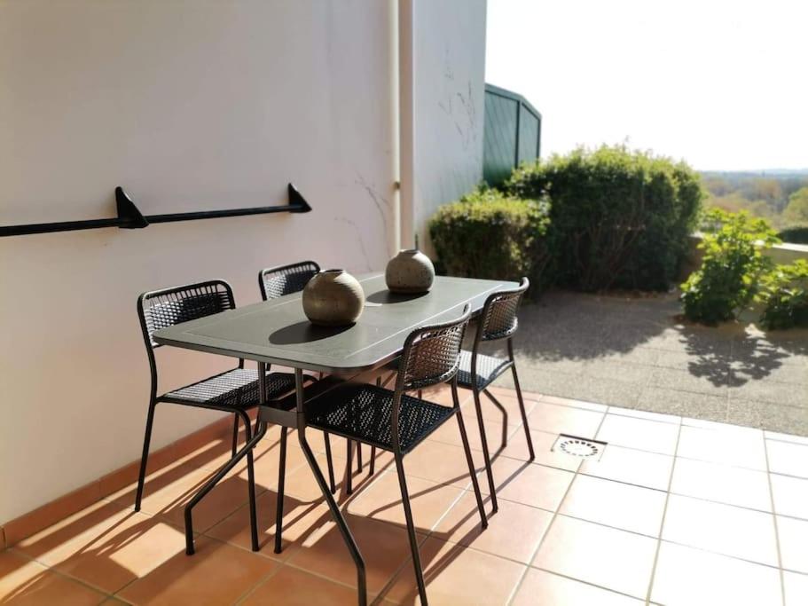 T1 Bis avec piscine vue golf et montagnes - Housity