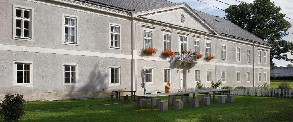 a building with a picnic table in front of it at Zámek Dobrohoř in Dobrohoř