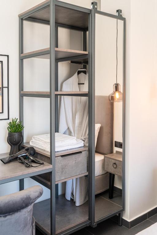 Postel nebo postele na pokoji v ubytování PNOẼ Luxury Apartments