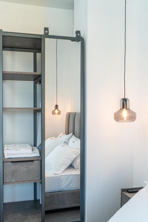 Postel nebo postele na pokoji v ubytování PNOẼ Luxury Apartments
