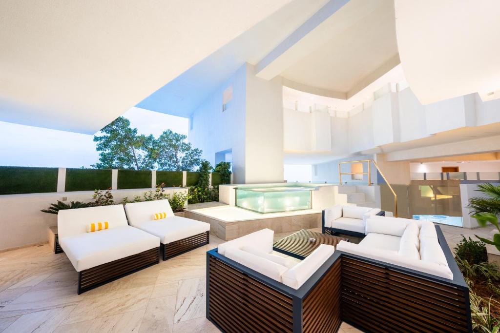 Villa Sky 1 Chambre avec Piscine - Dîner de Réveillon du Nouvel An et Fête Inclus