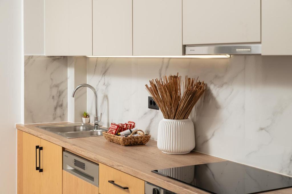 Elia City Apartments - 17