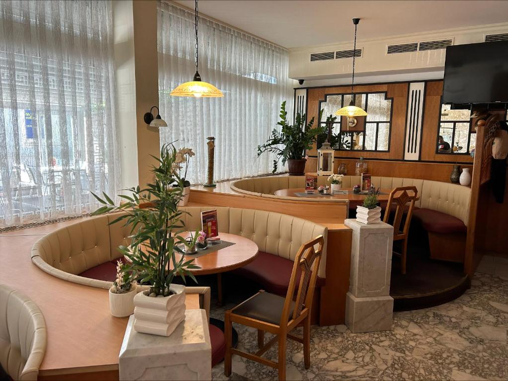 Posezení v ubytování ''Am Limes'' Hotel