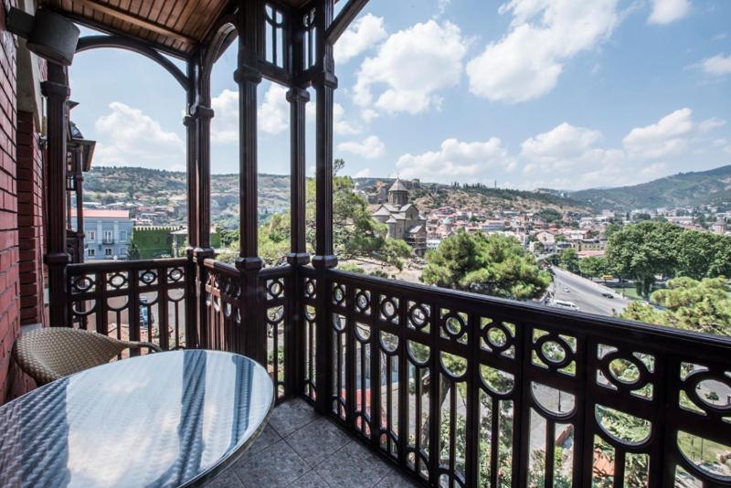 Nespecifikovaný výhled na hory nebo výhled na hory při pohledu z hotelu