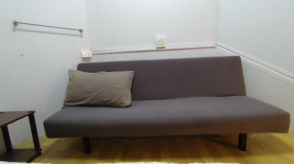 Doodle Lodge Bangkok - Deluxe Double Room With Extra Bed