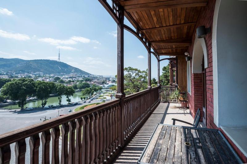 Nespecifikovaný výhled na hory nebo výhled na hory při pohledu z hotelu