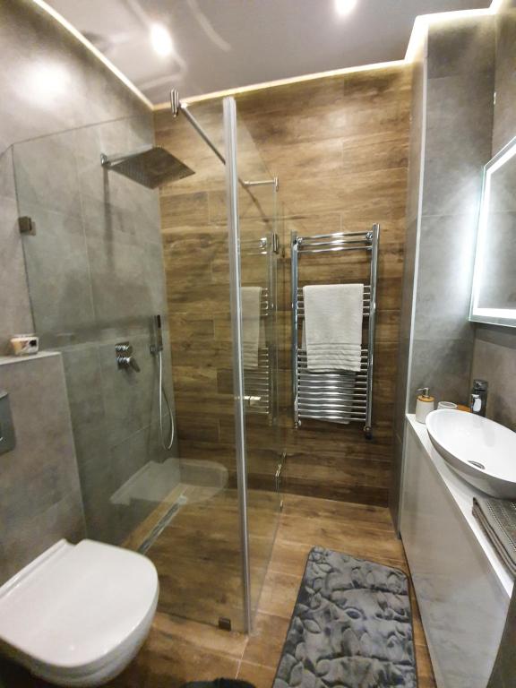 Bagno di Central comfort suite for 6 by Oktogon